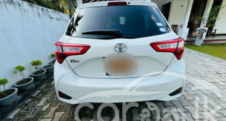 TOYOTA VITZ 2017