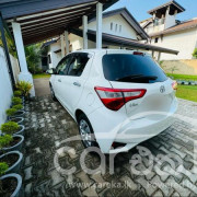 TOYOTA VITZ 2017