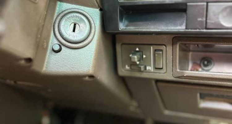 NISSAN TRAD SUNNY 1986