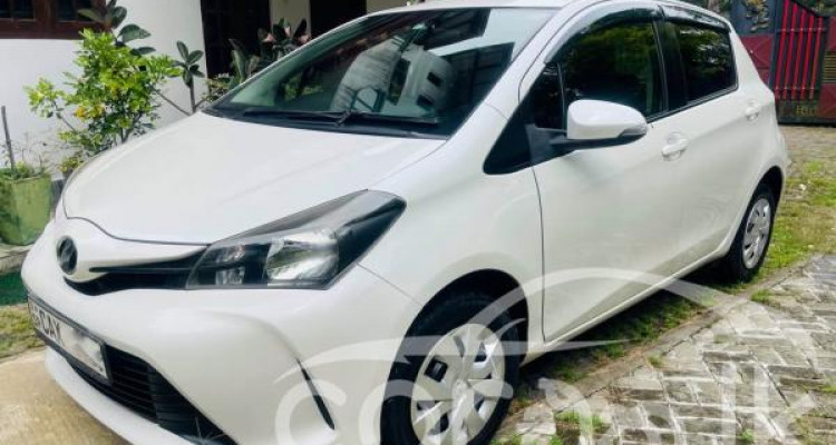 TOYOTA VITZ 2015