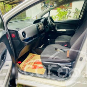 TOYOTA VITZ 2015