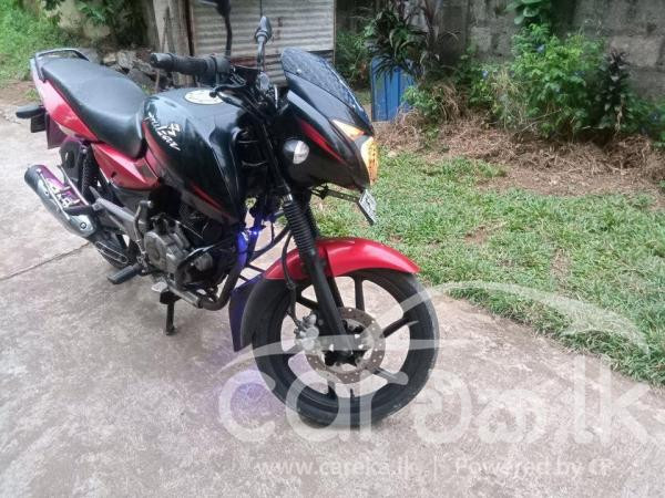 BAJAJ PULSAR 150 2017