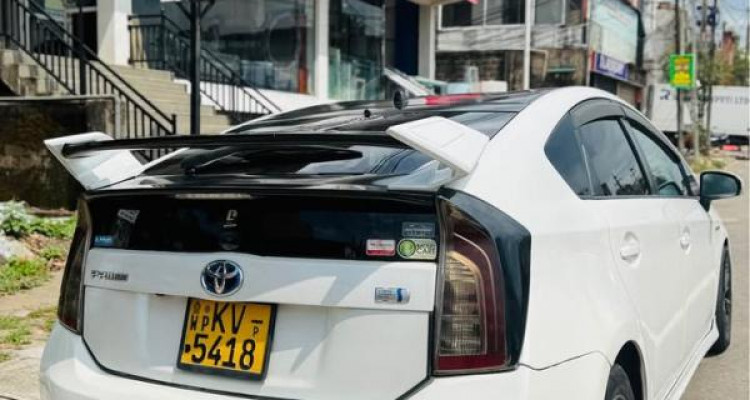 TOYOTA PRIUS 2011