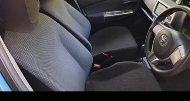 TOYOTA VITZ 2015