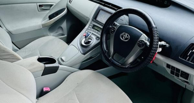 TOYOTA PRIUS 2013
