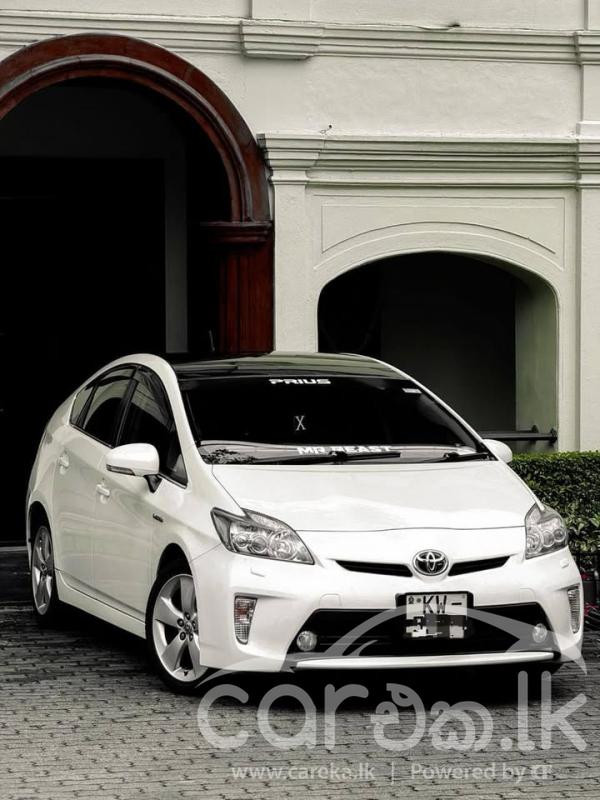 TOYOTA PRIUS 2011