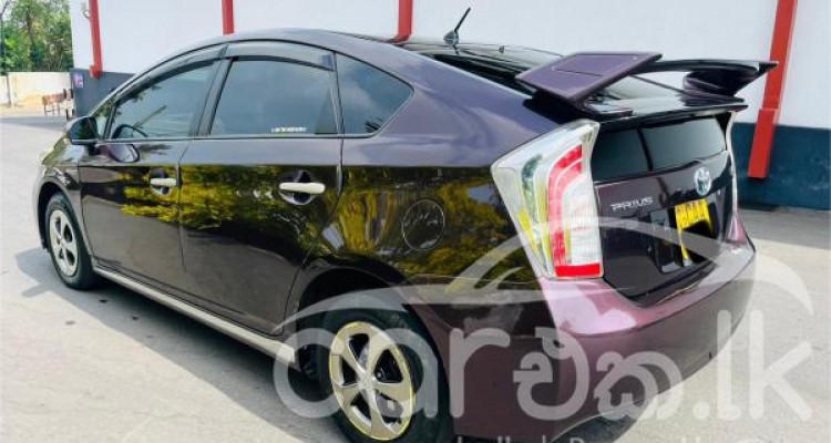 TOYOTA PRIUS 2013
