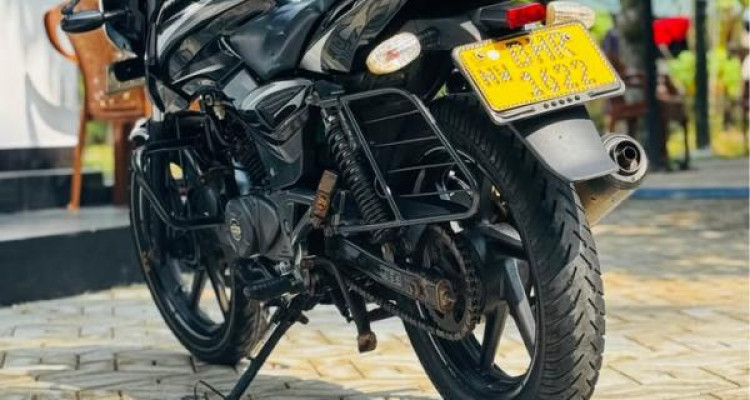 BAJAJ PULSAR 150 2018
