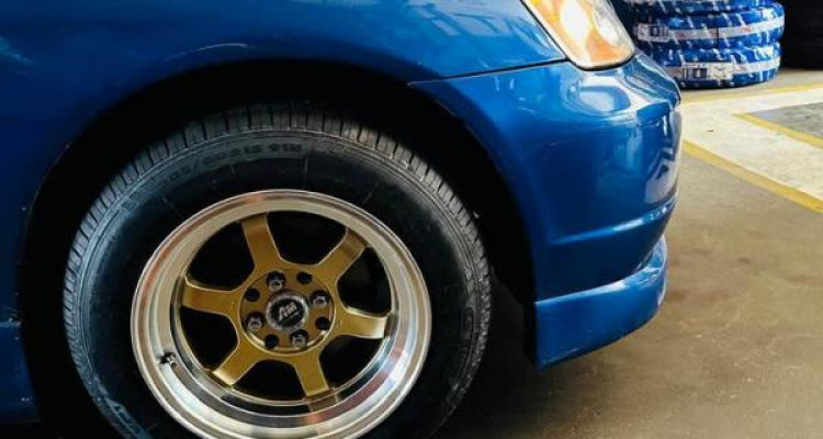 HONDA CIVIC ES8 2002