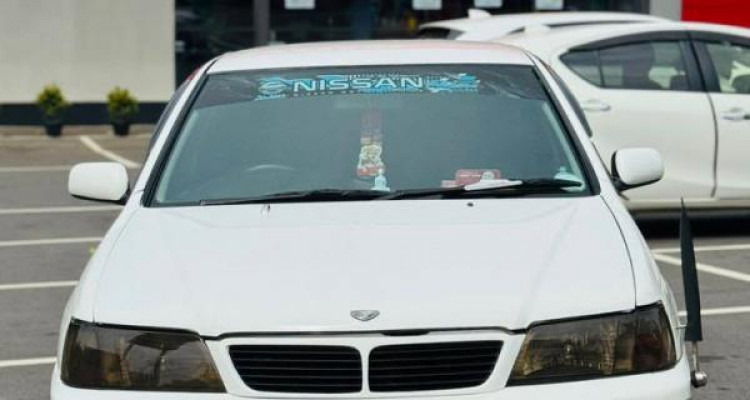 NISSAN BLUEBIRD 1996