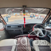 NISSAN CARAVAN 1989