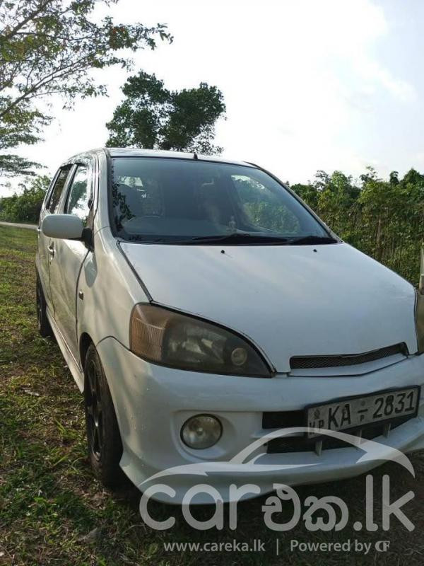 DAIHATSU YRV 2002