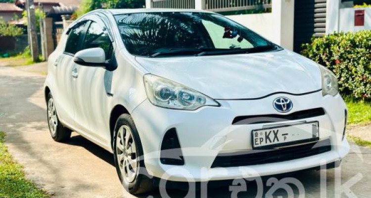 TOYOTA AQUA 2013
