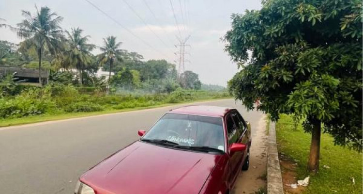 MAZDA FAMILIA 323 1988