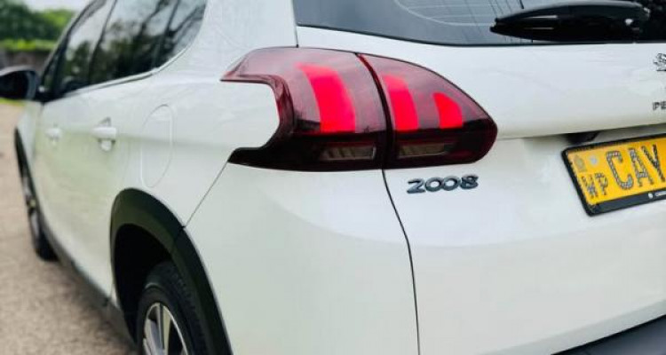 PEUGEOT 2008 2017