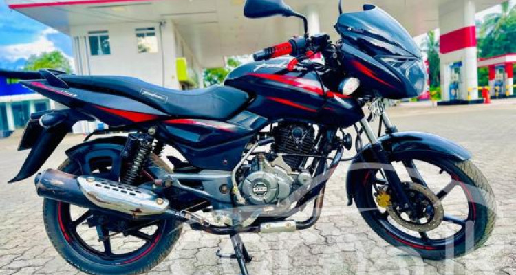 BAJAJ PULSAR 150 2017