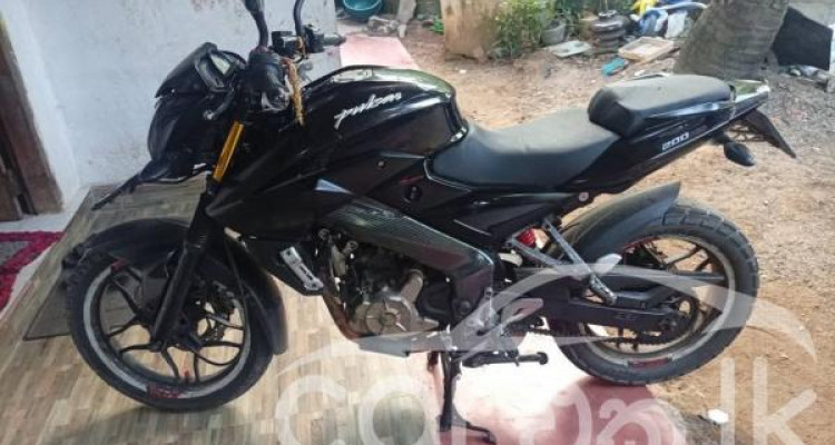 BAJAJ PULSAR NS200 2013