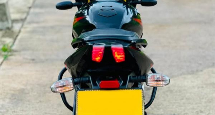 BAJAJ PULSAR 150 2017