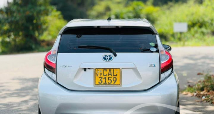 TOYOTA AQUA 2013