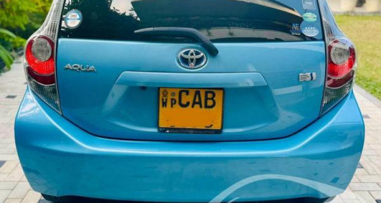 TOYOTA AQUA 2012