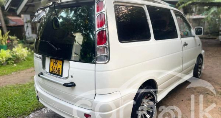 TOYOTA NOAH KR42 1999