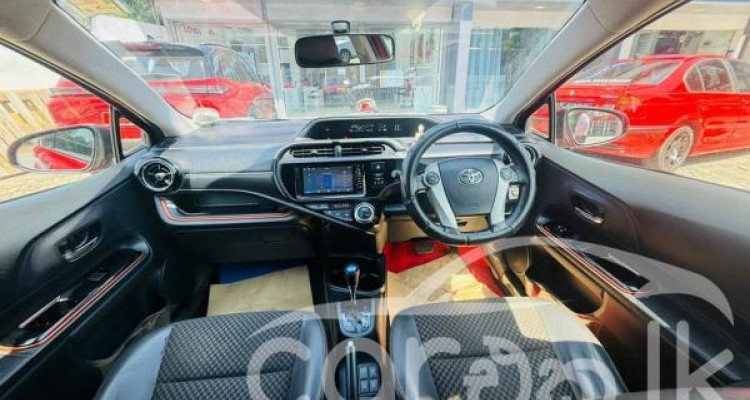 TOYOTA AQUA X URBAN 2015