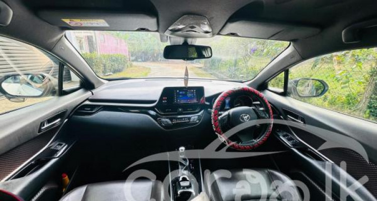 TOYOTA C-HR NGX 10 2019