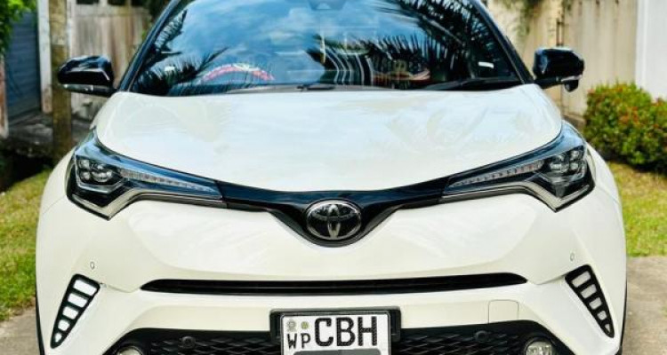 TOYOTA C-HR NGX 10 2019