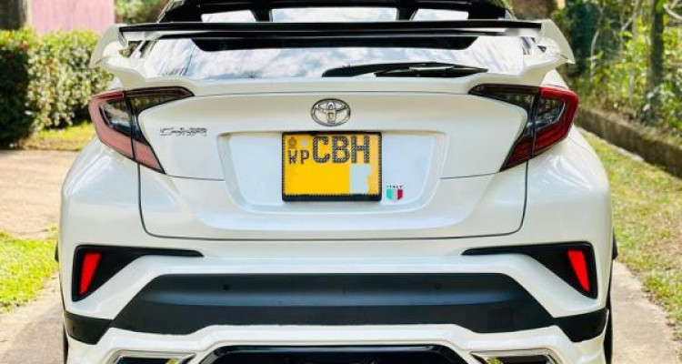 TOYOTA C-HR NGX 10 2019