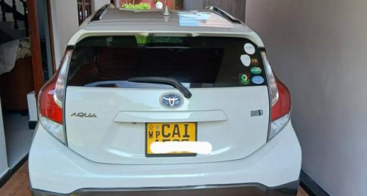 TOYOTA AQUA X URBAN 2015