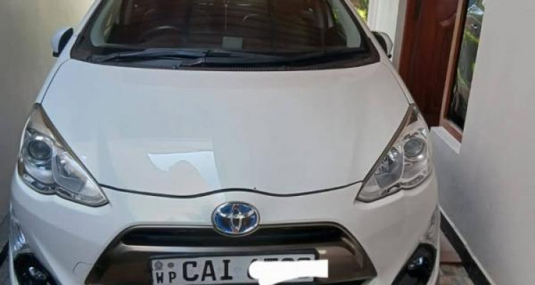 TOYOTA AQUA X URBAN 2015