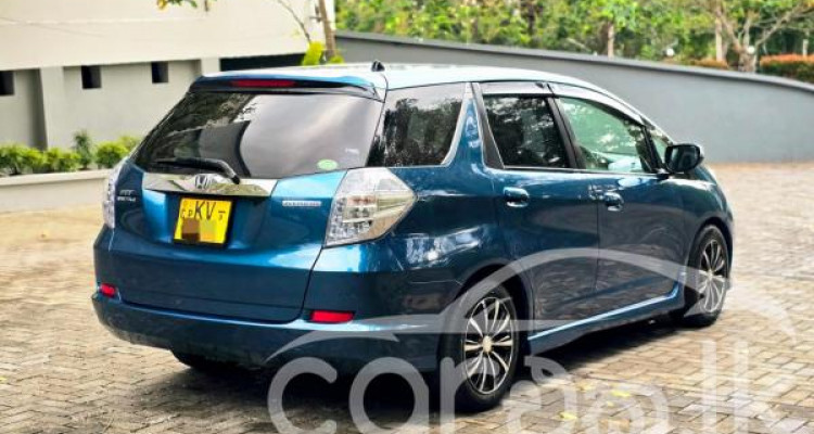 HONDA FIT SHUTTLE 2011
