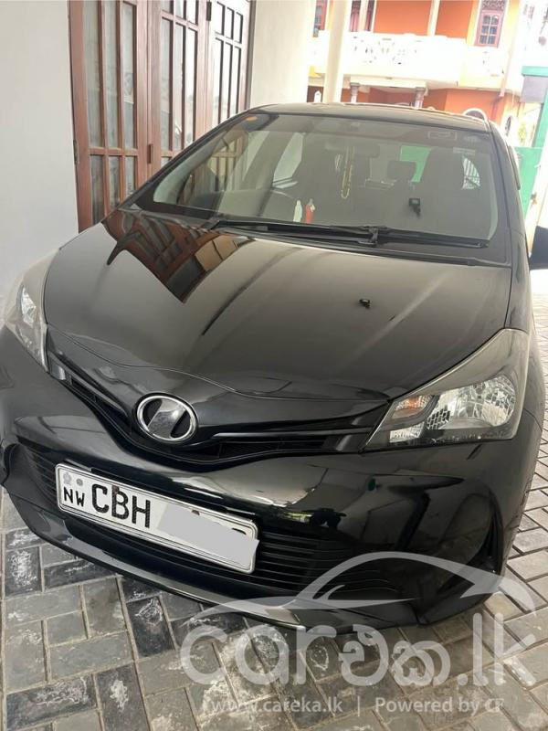 TOYOTA VITZ 2017