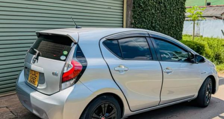 TOYOTA AQUA X URBAN 2013