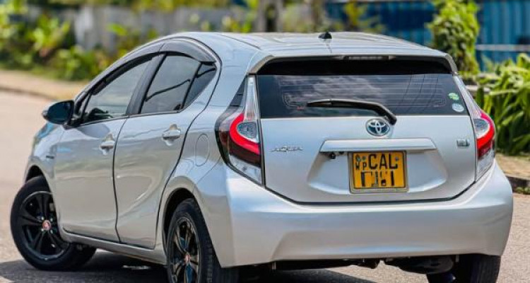 TOYOTA AQUA X URBAN 2013