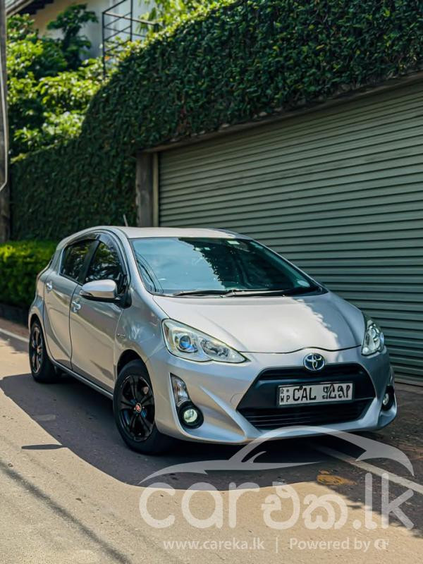 TOYOTA AQUA X URBAN 2013