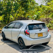 TOYOTA AQUA X URBAN 2013