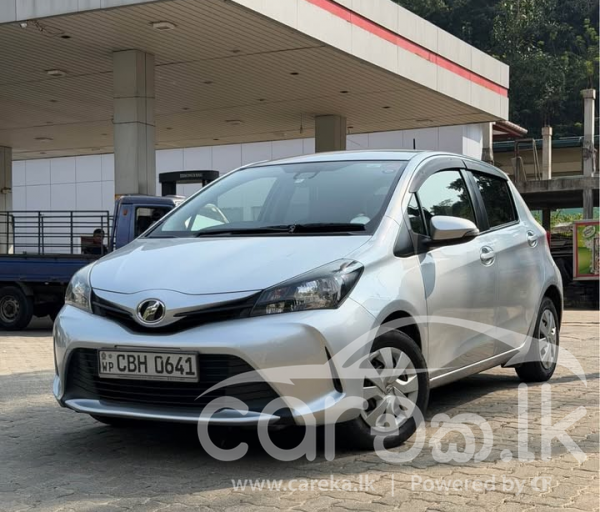 TOYOTA VITZ 2016