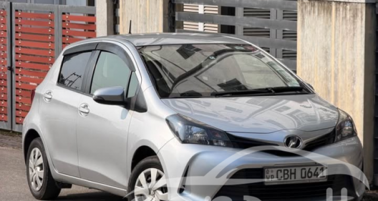 TOYOTA VITZ 2016