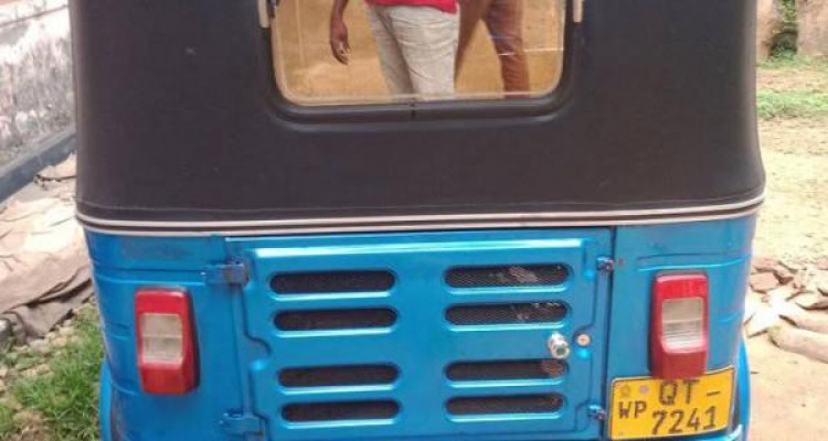 BAJAJ 2009 4 STROKE