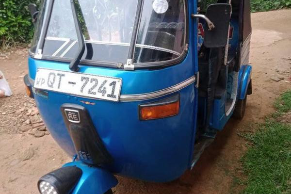 BAJAJ 2009 4 STROKE
