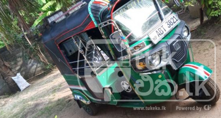 BAJAJ 2019 4 STROKE