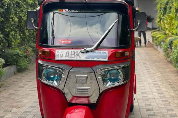 BAJAJ 2015 4 STROKE