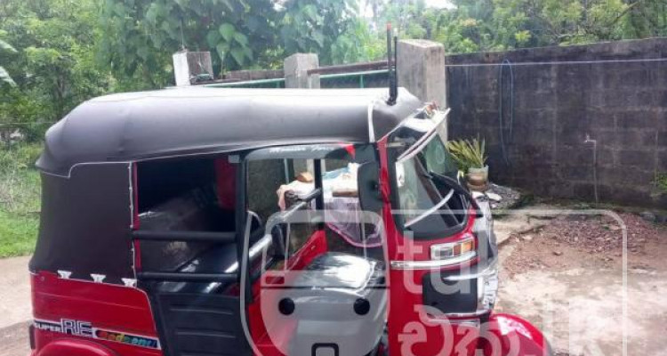 BAJAJ 2019 4 STROKE