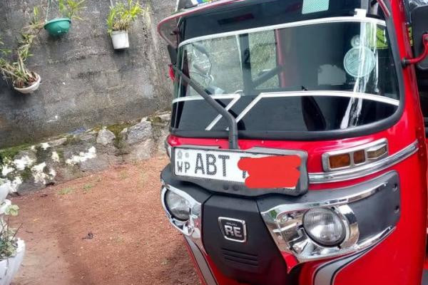 BAJAJ 2019 4 STROKE
