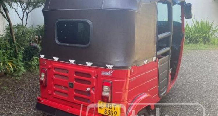 BAJAJ 2019 4 STROKE